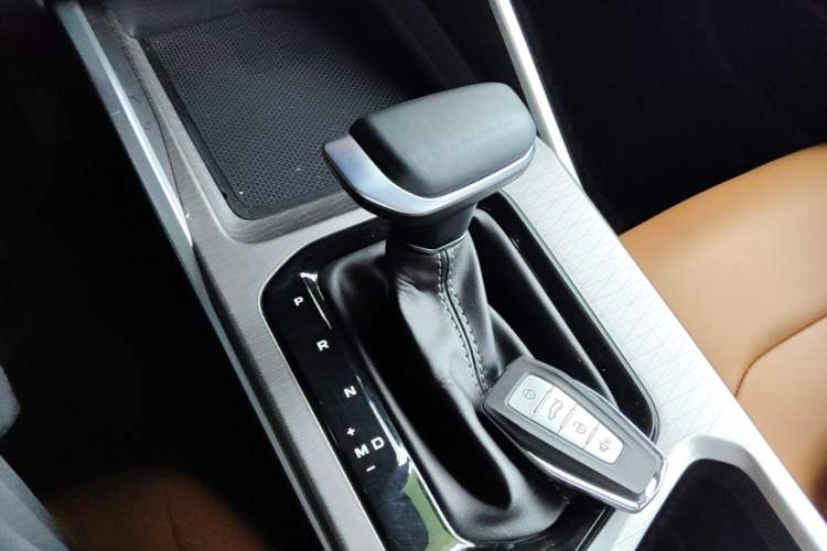 Used Geely Auto Emgrand 2025 4th Generation 1.5L CVT Flagship Version Gear Lever