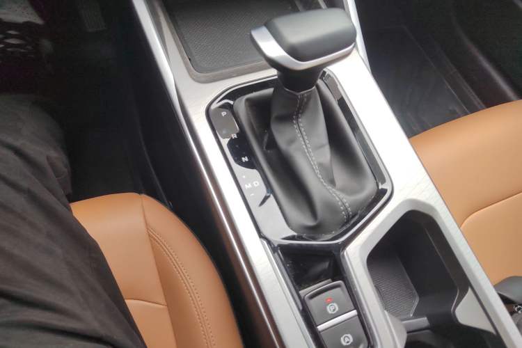 Used Geely Auto Emgrand 2025 4th Generation 1.5L CVT Flagship Version Gear Lever