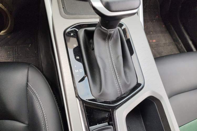 Used Geely Auto Emgrand 2025 4th Generation 1.5L CVT Longteng Edition Gear Lever