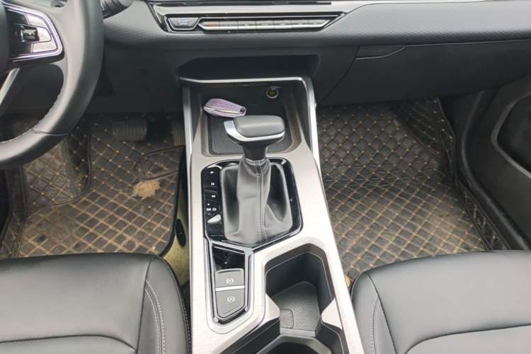 Used Geely Auto Emgrand 2025 4th Generation 1.5L CVT Longteng Edition Gear Lever
