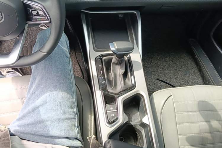 Used Geely Auto Emgrand 2025 4th Generation 1.5L CVT Luxury Version Gear Lever