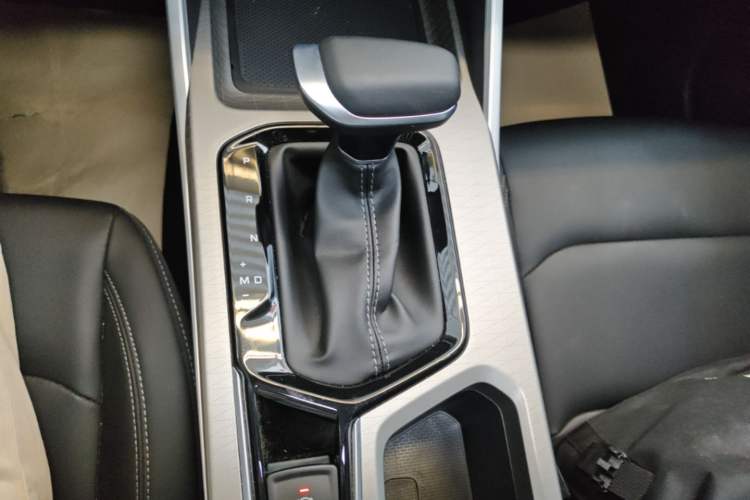 Used Geely Auto Emgrand 2025 4th Generation 1.5L CVT Starry Edition Gear Lever