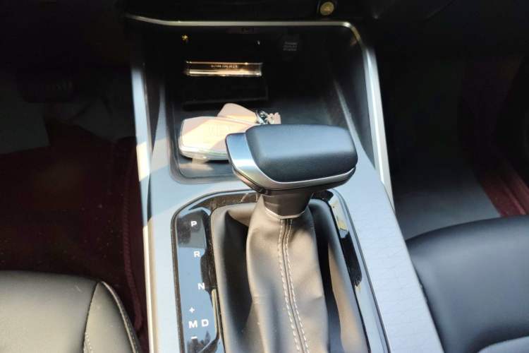 Used Geely Auto Emgrand 2025 4th Generation 1.5L CVT Starry Edition Gear Lever