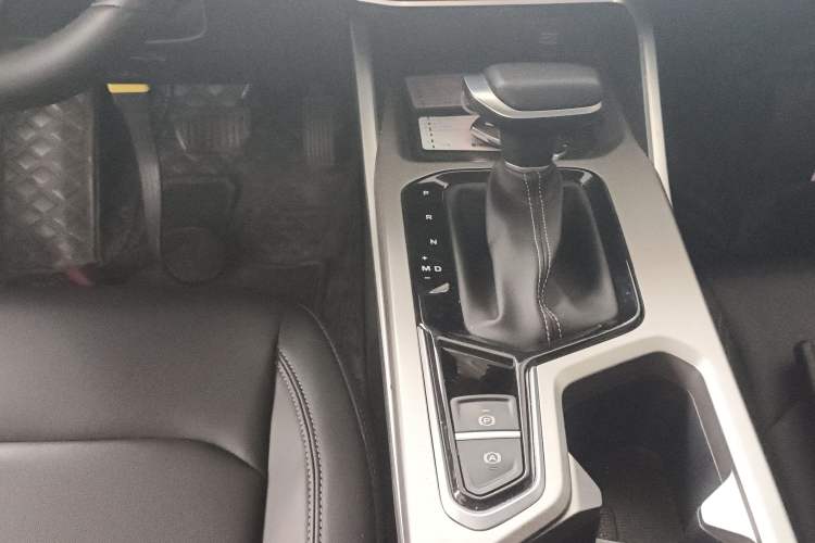 Used Geely Auto Emgrand 2025 4th Generation 1.5L CVT Luxury Version Gear Lever