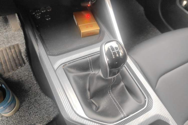 Used Geely Auto Emgrand 2025 4th Generation 1.5L Manual – Dragon Edition Gear Lever