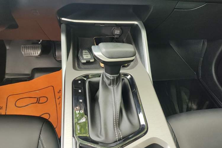 Used Geely Auto Emgrand 2025 4th Generation 1.5L CVT Luxury Version Gear Lever