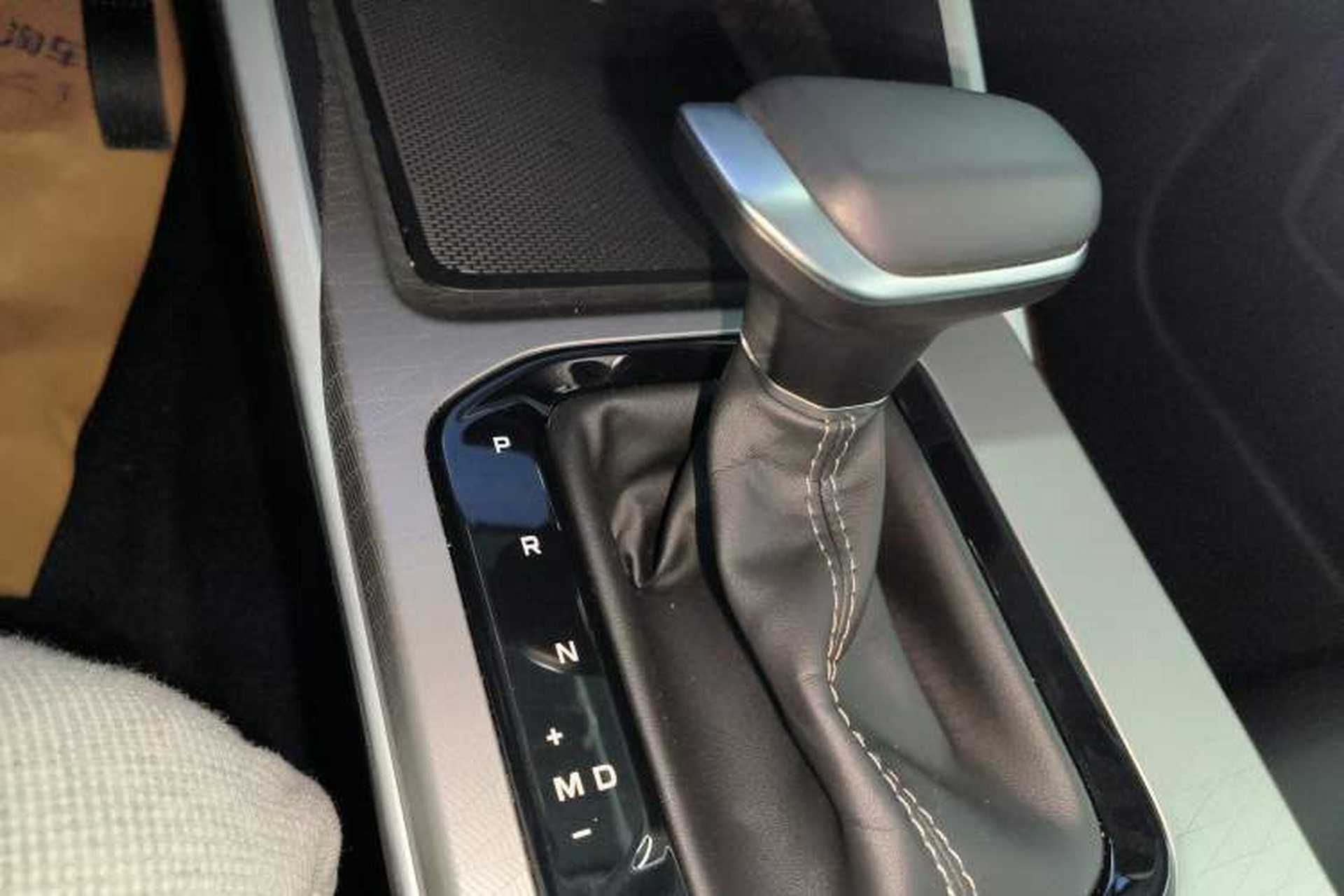 Used Geely Auto Emgrand 2025 4th Generation 1.5L CVT Luxury Version Gear Lever