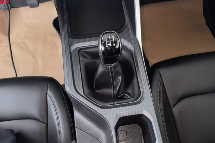 Used Geely Auto Emgrand 2025 4th Generation 1.5L Manual – Dragon Edition Gear Lever