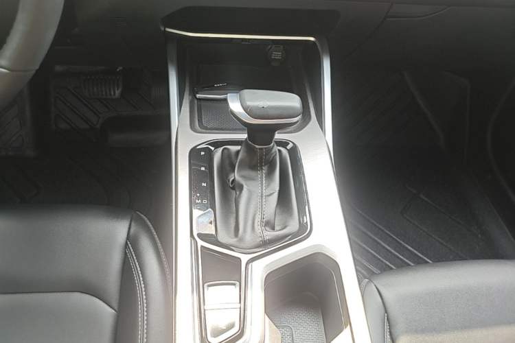 Used Geely Auto Emgrand 2025 4th Generation 1.5L CVT Longteng Edition Gear Lever