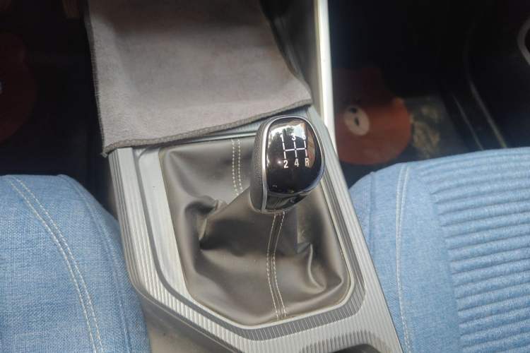 Used Geely Auto Emgrand 2025 4th Generation 1.5L Manual – Dragon Edition Gear Lever