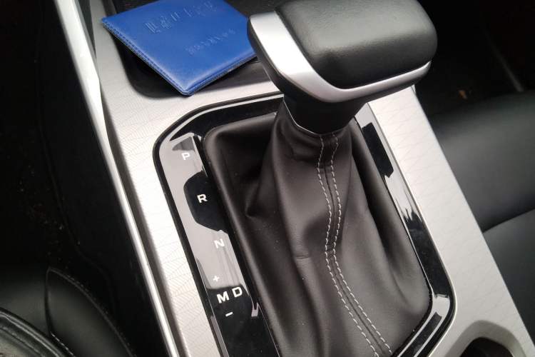 Used Geely Auto Emgrand 2025 4th Generation 1.5L CVT Longteng Edition Gear Lever