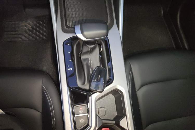 Used Geely Auto Emgrand 2025 4th Generation 1.5L CVT Starry Edition Gear Lever