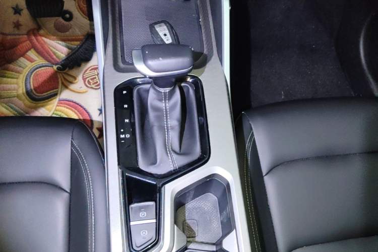 Used Geely Auto Emgrand 2025 4th Generation 1.5L CVT Longteng Edition Gear Lever