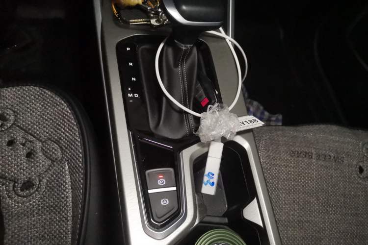 Used Geely Auto Emgrand 2025 4th Generation 1.5L CVT Luxury Version Gear Lever
