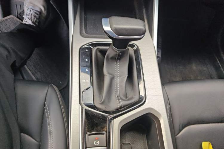 Used Geely Auto Emgrand 2025 4th Generation 1.5L CVT Starry Edition Gear Lever