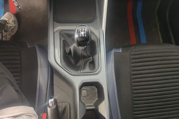 Used Geely Auto Emgrand 2025 4th Generation 1.5L Manual – Dragon Edition Gear Lever