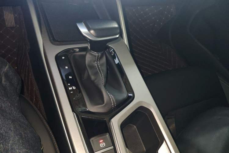 Used Geely Auto Emgrand 2025 4th Generation 1.5L CVT Longteng Edition Gear Lever