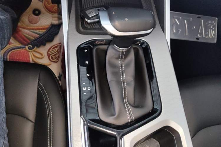 Used Geely Auto Emgrand 2025 4th Generation 1.5L CVT Longteng Edition Gear Lever