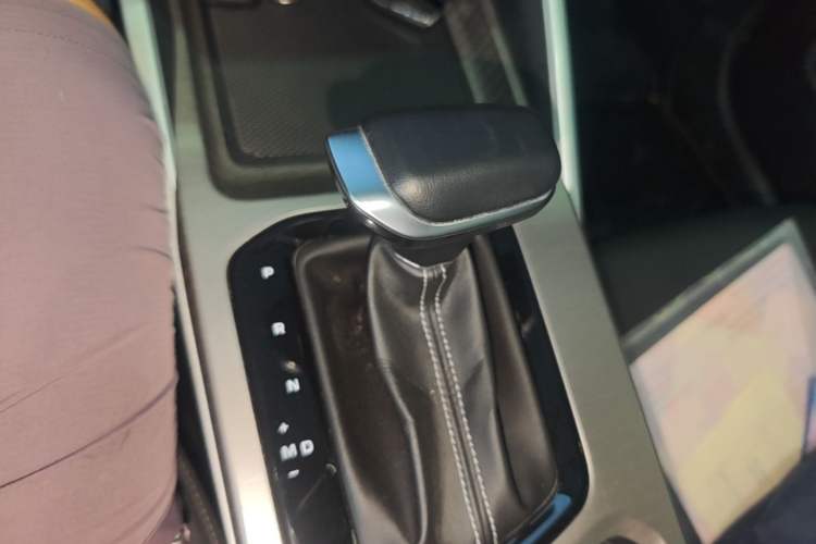 Used Geely Auto Emgrand 2025 4th Generation 1.5L CVT Luxury Version Gear Lever
