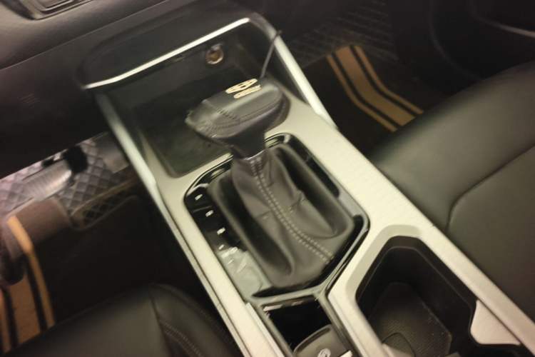 Used Geely Auto Emgrand 2025 4th Generation 1.5L CVT Luxury Version Gear Lever