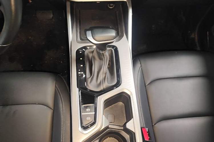 Used Geely Auto Emgrand 2025 4th Generation 1.5L CVT Longteng Edition Gear Lever