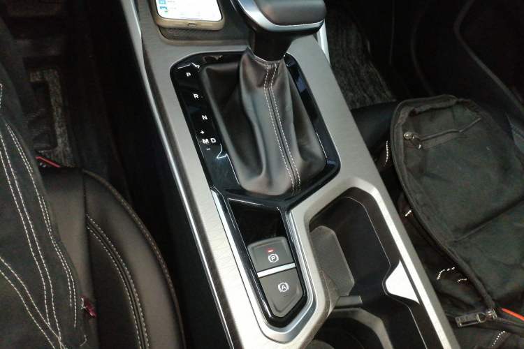 Used Geely Auto Emgrand 2025 4th Generation 1.5L CVT Longteng Edition Gear Lever