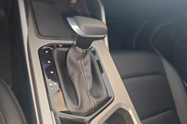 Used Geely Auto Emgrand 2025 4th Generation 1.5L CVT Longteng Edition Gear Lever