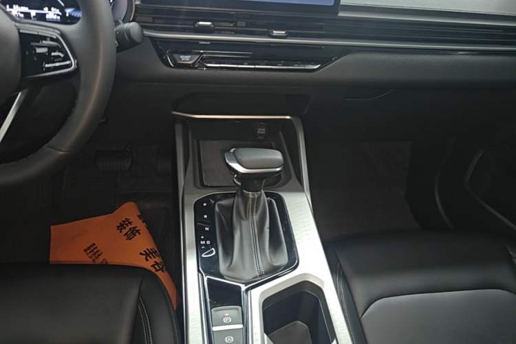 Used Geely Auto Emgrand 2025 4th Generation 1.5L CVT Luxury Version Gear Lever