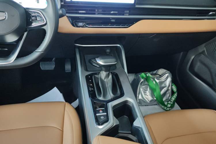Used Geely Auto Emgrand 2025 4th Generation 1.5L CVT Flagship Version Gear Lever