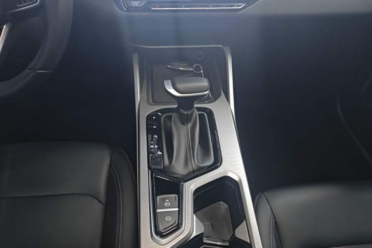 Used Geely Auto Emgrand 2025 4th Generation 1.5L CVT Luxury Version Gear Lever