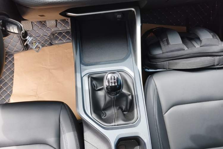 Used Geely Auto Emgrand 2025 4th Generation 1.5L Manual – Dragon Edition Gear Lever