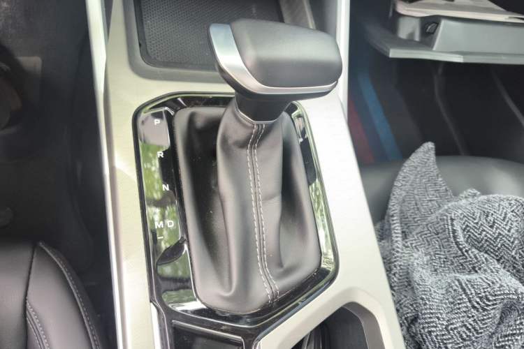 Used Geely Auto Emgrand 2025 4th Generation 1.5L CVT Luxury Version Gear Lever