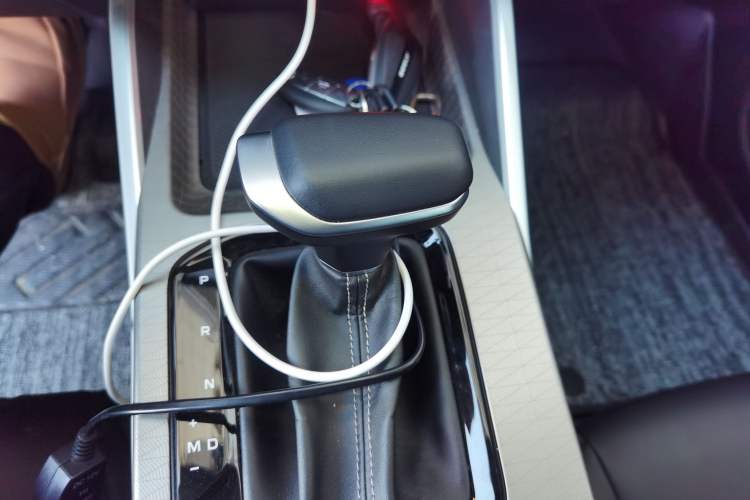 Used Geely Auto Emgrand 2025 4th Generation 1.5L CVT Longteng Edition Gear Lever