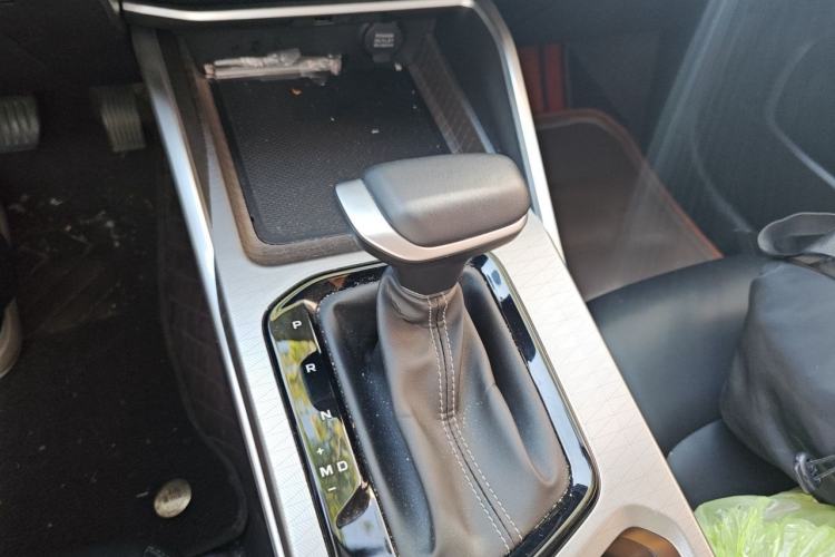 Used Geely Auto Emgrand 2025 4th Generation 1.5L CVT Luxury Version Gear Lever