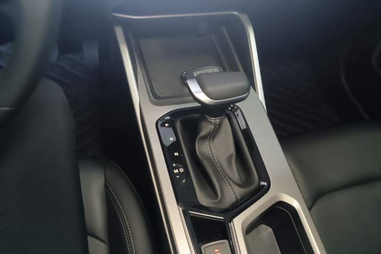Used Geely Auto Emgrand 2025 4th Generation 1.5L CVT Longteng Edition Gear Lever