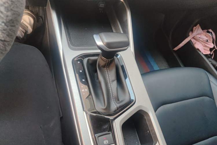Used Geely Auto Emgrand 2025 4th Generation 1.5L CVT Luxury Version Gear Lever