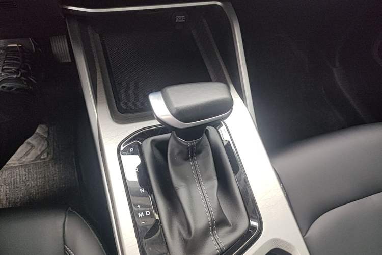 Used Geely Auto Emgrand 2025 4th Generation 1.5L CVT Starry Edition Gear Lever