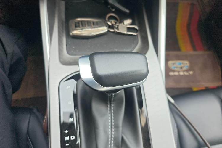 Used Geely Auto Emgrand 2025 4th Generation 1.5L CVT Longteng Edition Gear Lever