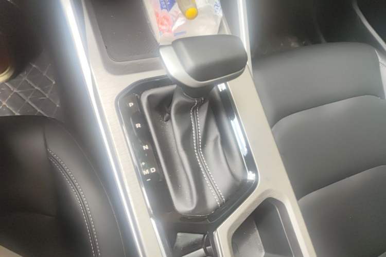 Used Geely Auto Emgrand 2025 4th Generation 1.5L CVT Longteng Edition Gear Lever