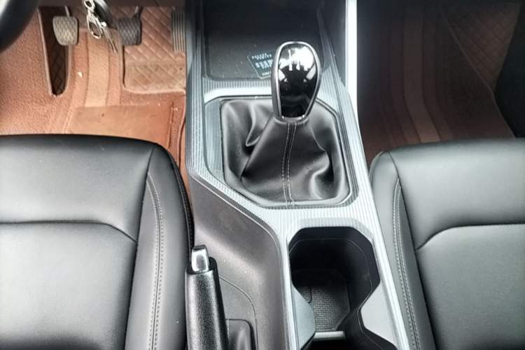 Used Geely Auto Emgrand 2025 4th Generation 1.5L Manual – Dragon Edition Gear Lever