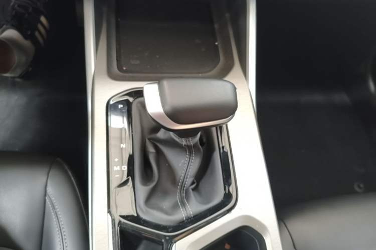 Used Geely Auto Emgrand 2025 4th Generation 1.5L CVT Longteng Edition Gear Lever