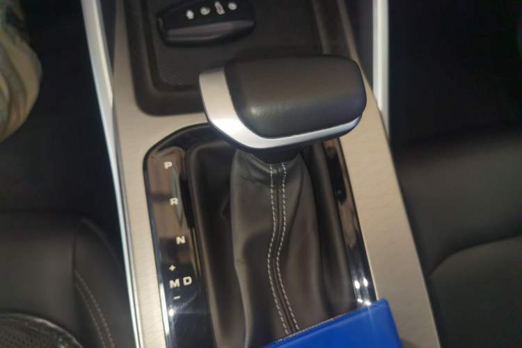 Used Geely Auto Emgrand 2025 4th Generation 1.5L CVT Longteng Edition Gear Lever