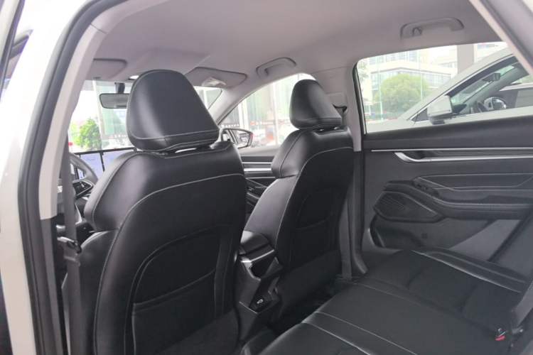Used Geely Auto Emgrand 2025 4th Generation 1.5L Manual – Dragon Edition Headliner