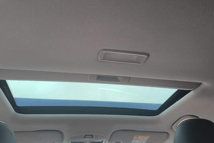 Used Geely Auto Emgrand 2025 4th Generation 1.5L CVT Flagship Version Headliner