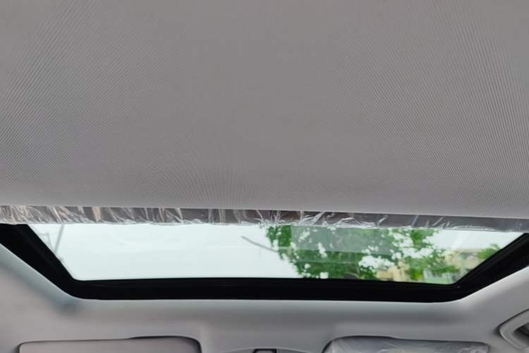 Used Geely Auto Emgrand 2025 4th Generation 1.5L Manual – Dragon Edition Headliner