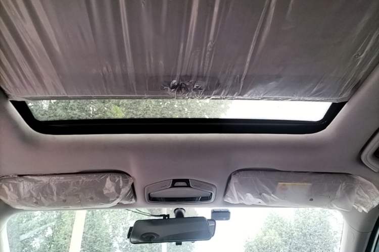 Used Geely Auto Emgrand 2025 4th Generation 1.5L Manual – Dragon Edition Headliner