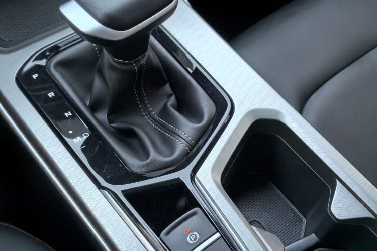 Used Geely Auto Emgrand 2025 4th Generation 1.5L CVT Longteng Edition Interior 1