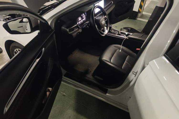 Used Geely Auto Emgrand 2025 4th Generation 1.5L CVT Longteng Edition Interior 3