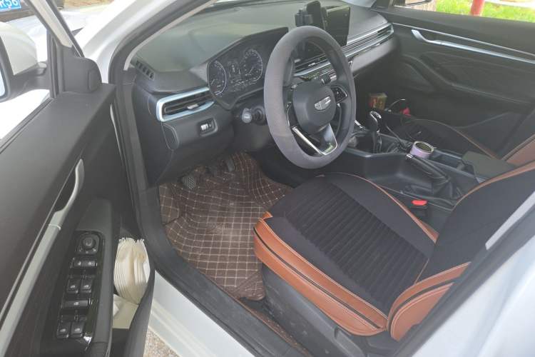 Used Geely Auto Emgrand 2025 4th Generation 1.5L Manual - Starry Edition Interior 3