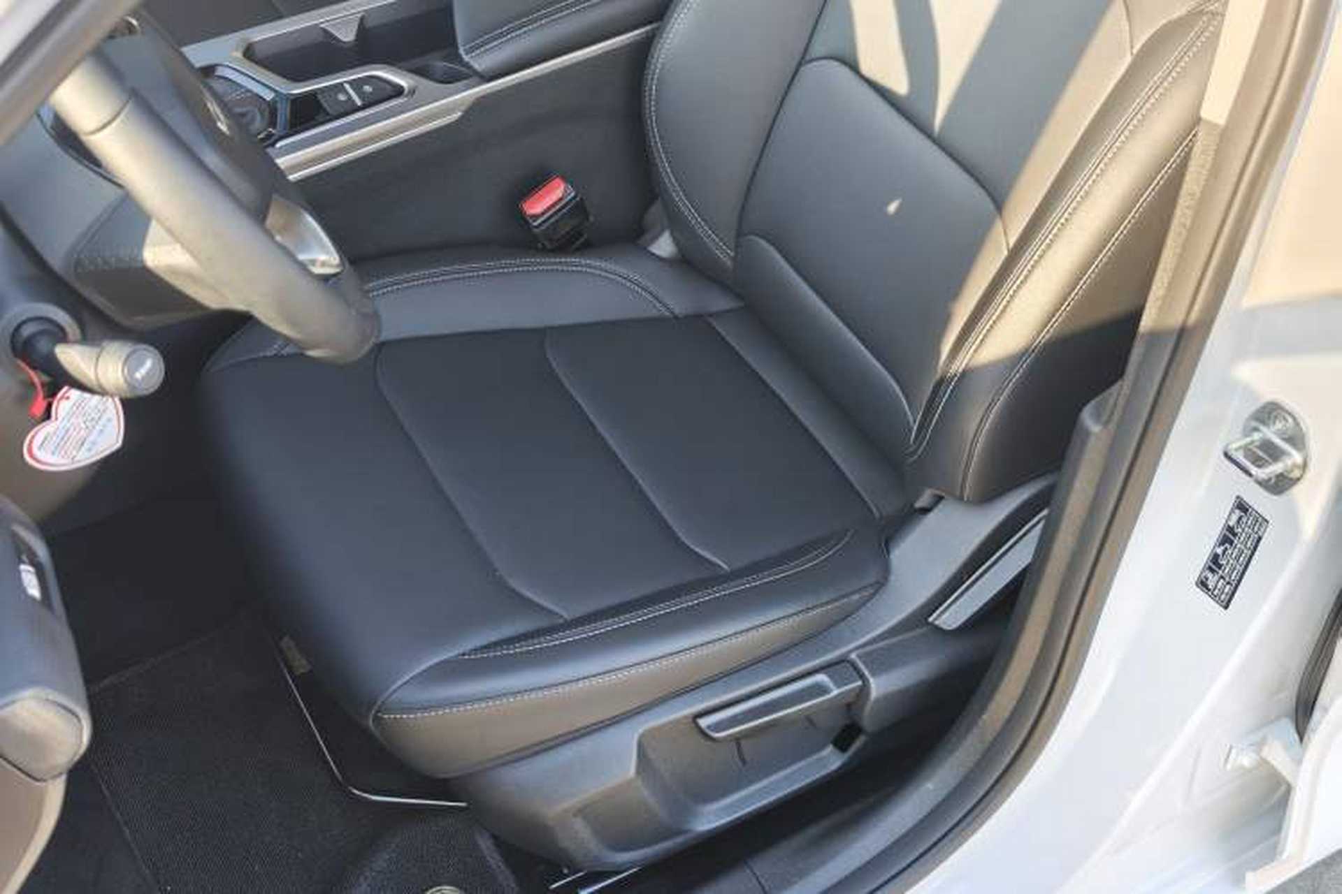 Used Geely Auto Emgrand 2025 4th Generation 1.5L CVT Longteng Edition Interior 3